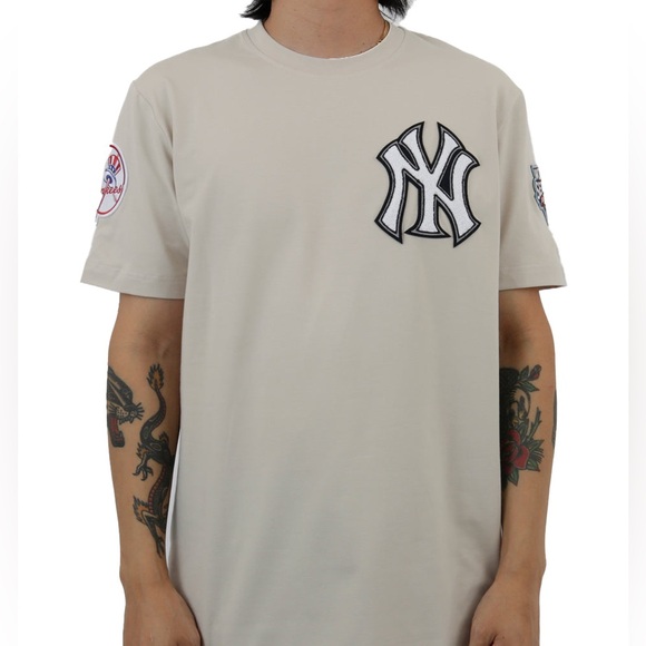 New York Yankees T-Shirt with 2009 World Series patch by New Era - Picture 2 of 7